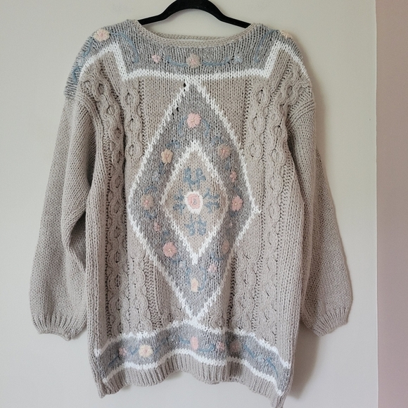Vintage Sweaters - Vintage Women's Floral Beige Chunky Knit Sweater Coastal Cottagecore Large